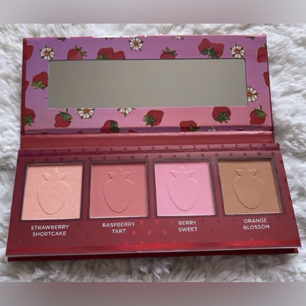 Strawberry Shortcake Complexion Palette - Picture 2 of 3